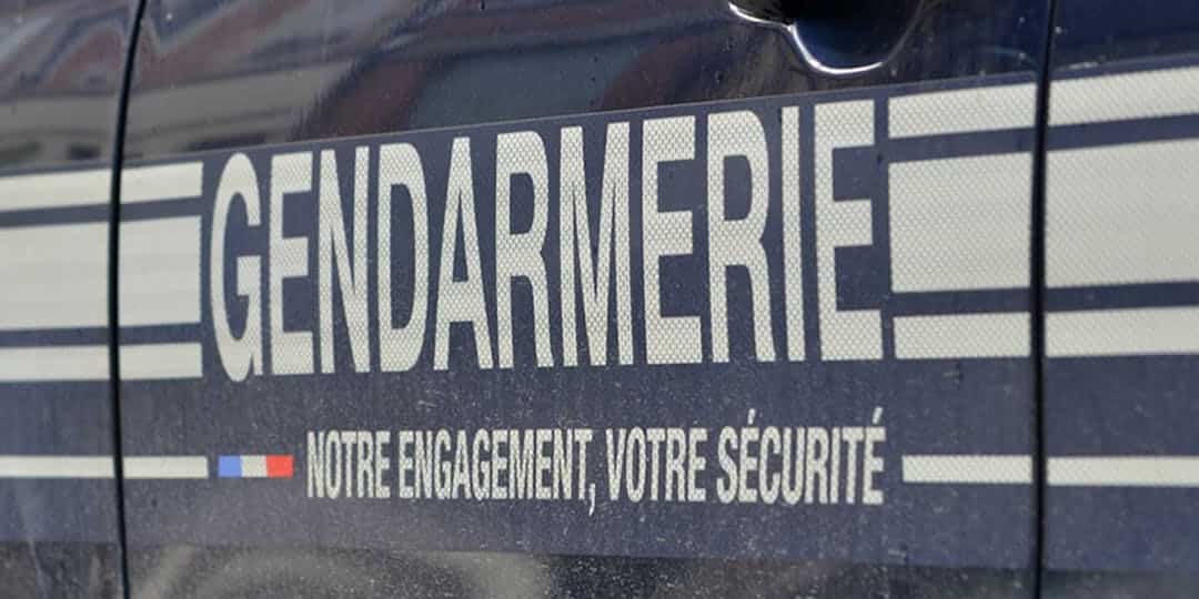 <i class='fa fa-lock' aria-hidden='true'></i> Dans les deux-sèvres, un automobiliste intercepte un véhicule de gendarmes