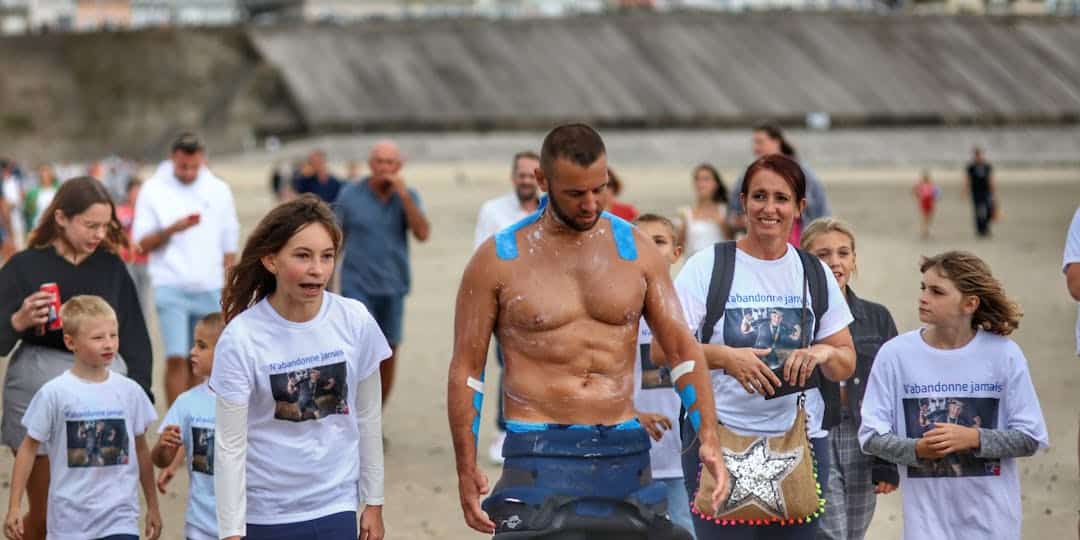 <i class='fa fa-lock' aria-hidden='true'></i> Un gendarme traverse la Manche à la nage pendant 19 heures pour l’association Vaincre la mucoviscidose