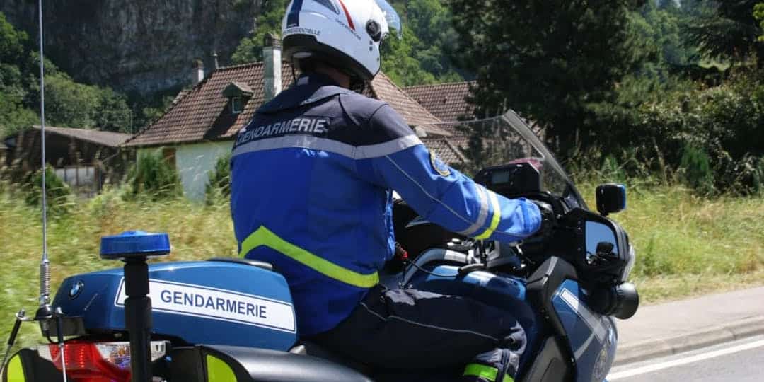 Pneus crevés sur la route du Tour en Ariège : un suspect interpellé par les gendarmes