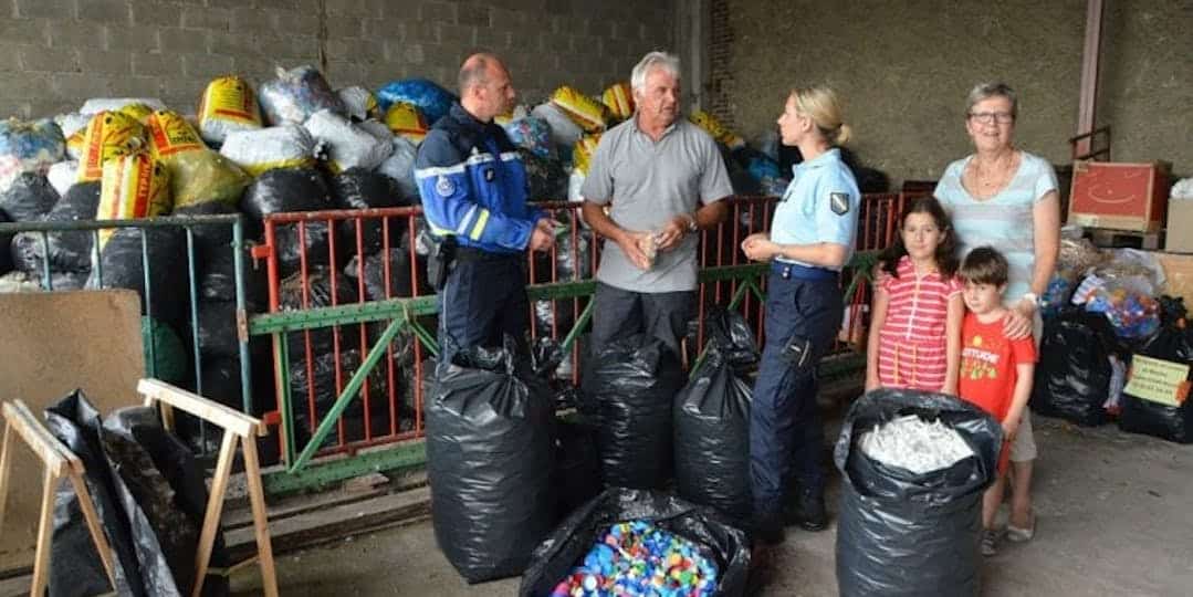 Les gendarmes de l’Aube collectent des bouchons pour la bonne cause