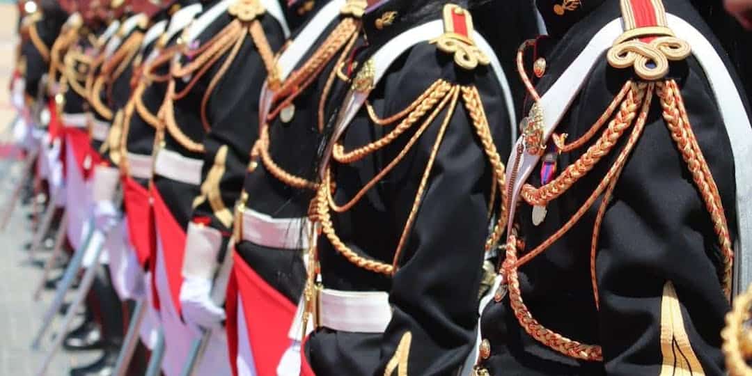 Paris : en état d’ébriété, un gendarme de la Garde républicaine menaçait les passants avec son couteau Paris : en état d’ébriété, un gendarme de la Garde républicaine menaçait les passants avec son couteau