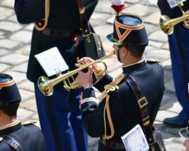 La Garde républicaine a participé à la cérémonie d'ouverture des JO aux côtés de Aya Nakamura (photo l'Essor)