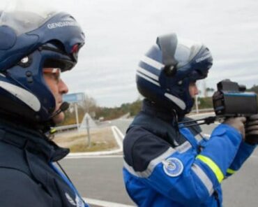 Des gendarmes de l'EDSR de Gironde lors d'un contrôle routier (Crédit photo:MG/L'Essor).