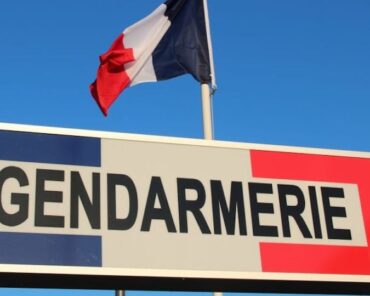 Placé sous contrôle judiciaire, le gendarme a interdiction de reprendre son poste en attendant son procès.