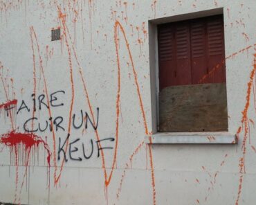 La gendarmerie de Sautron a été prise pour cible, il y z dix ans, par des opposants à l'aéroport de Notre-Dame-des-Landes © Radio France.