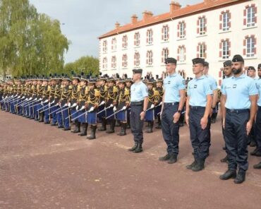 Une fois par an, la Gendarmerie organise un concours de recrutement "semi direct" d'officiers issus du corps des sous-officiers.