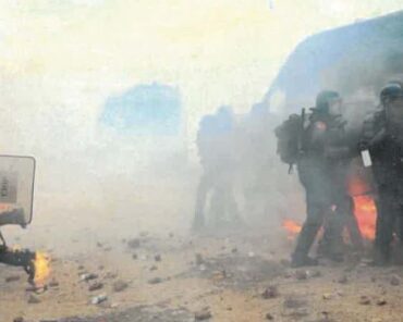 Utilisation d'engins incendiaires par des blacks-blocs en marge de la manifestation interdite contre la bassine de Sainte-Soline en 2023